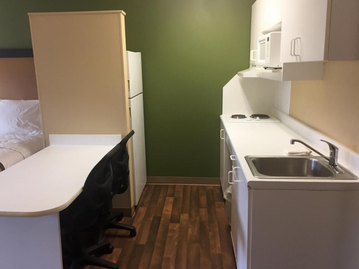 Extended Stay America Select Suites - Chicago - Даунерс-Гров Экстерьер фото