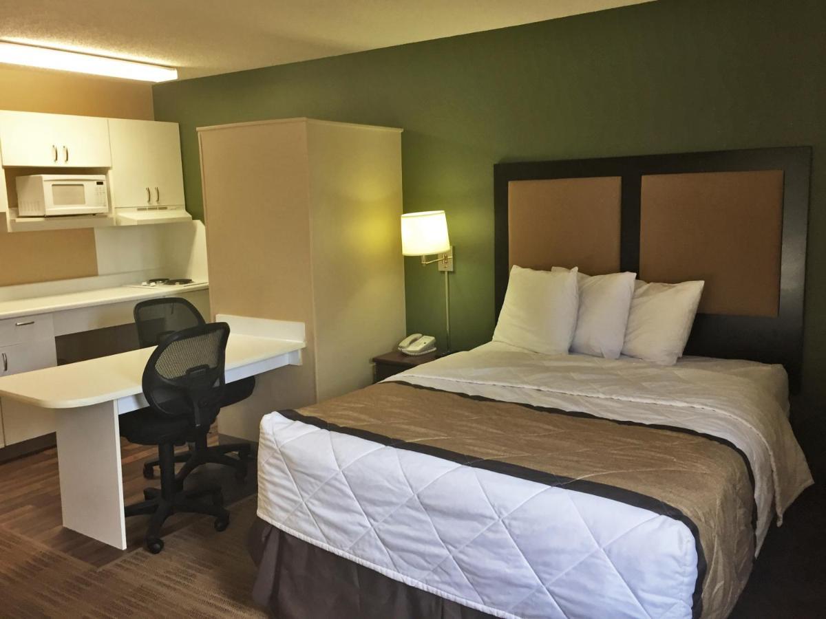Extended Stay America Select Suites - Chicago - Даунерс-Гров Экстерьер фото