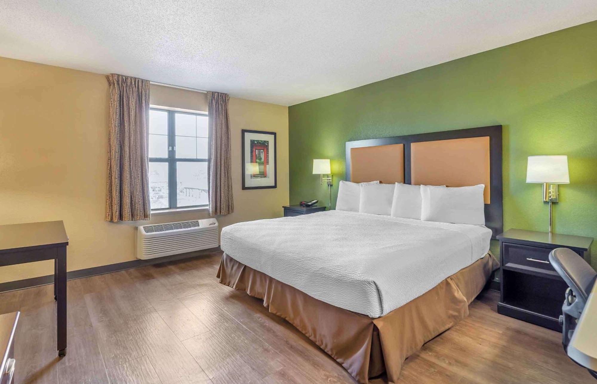Extended Stay America Select Suites - Chicago - Даунерс-Гров Экстерьер фото