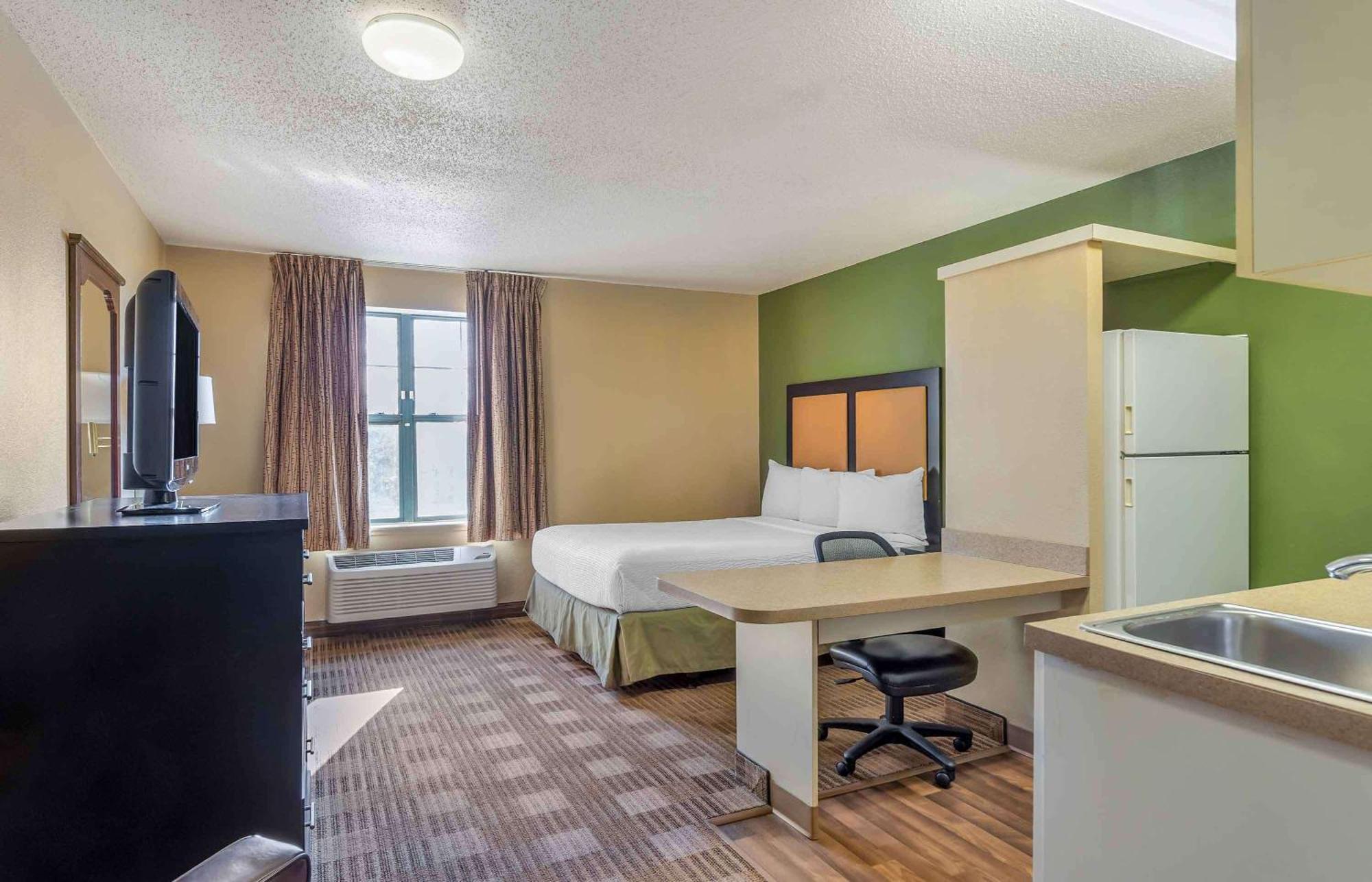 Extended Stay America Select Suites - Chicago - Даунерс-Гров Экстерьер фото