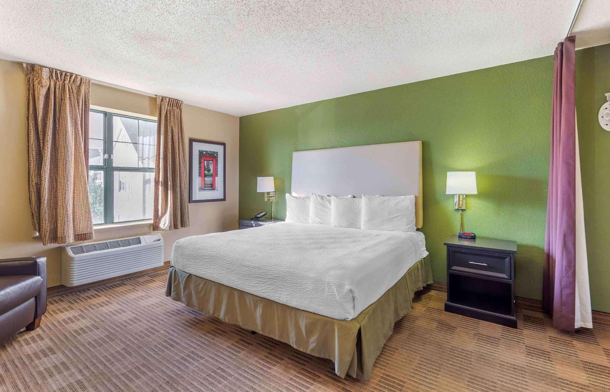 Extended Stay America Select Suites - Chicago - Даунерс-Гров Экстерьер фото