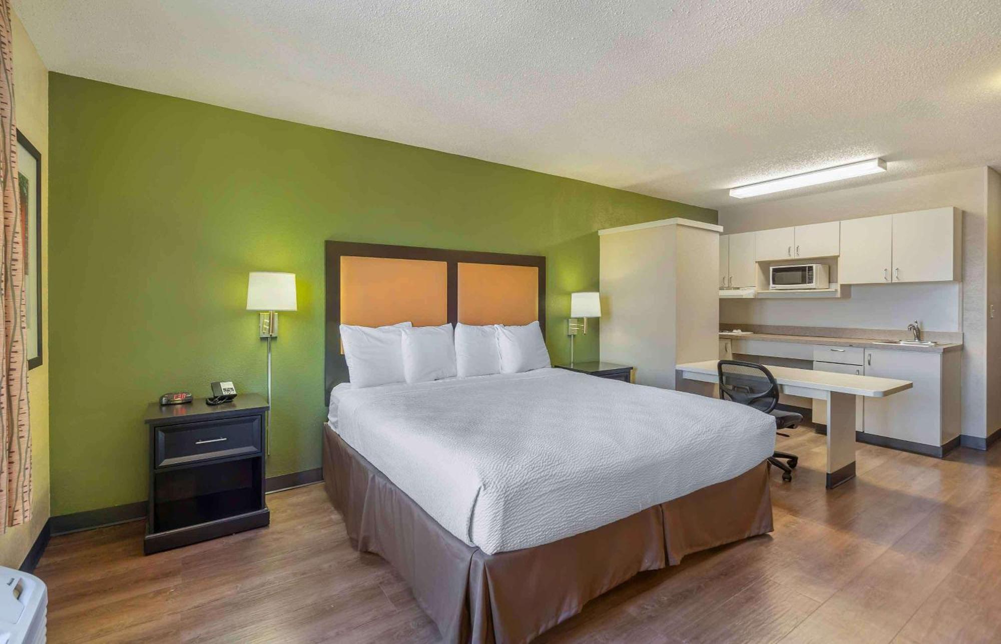 Extended Stay America Select Suites - Chicago - Даунерс-Гров Экстерьер фото