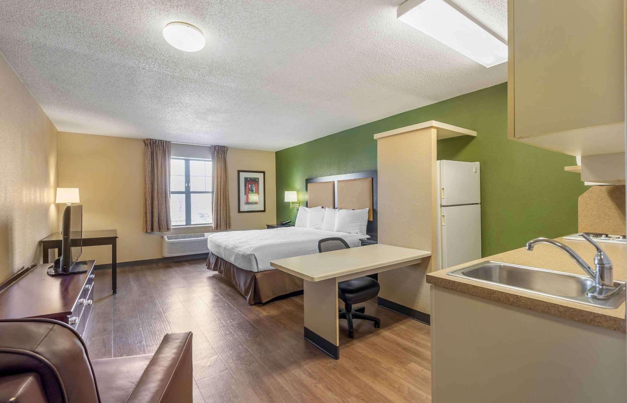 Extended Stay America Select Suites - Chicago - Даунерс-Гров Экстерьер фото