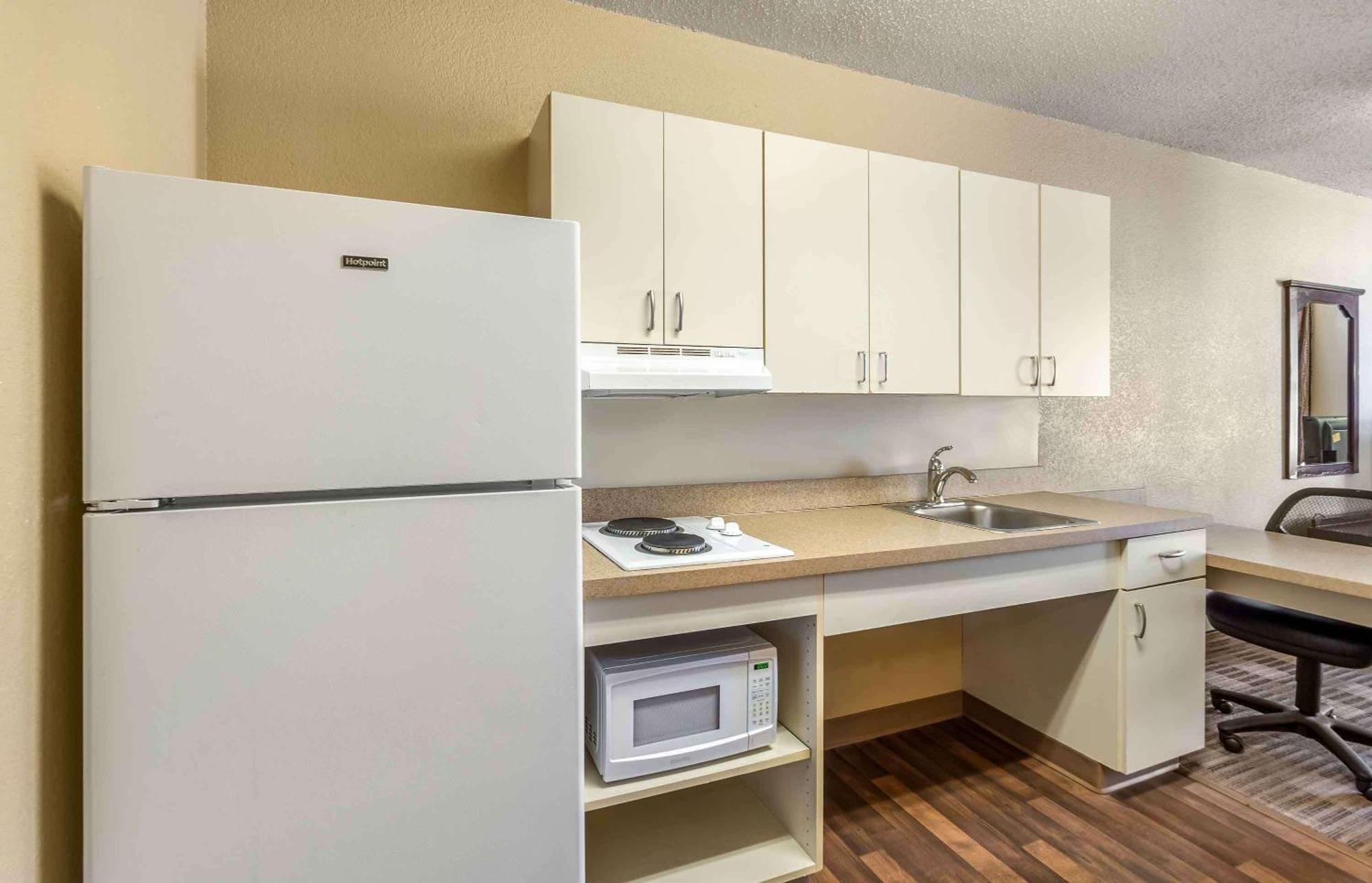 Extended Stay America Select Suites - Chicago - Даунерс-Гров Экстерьер фото