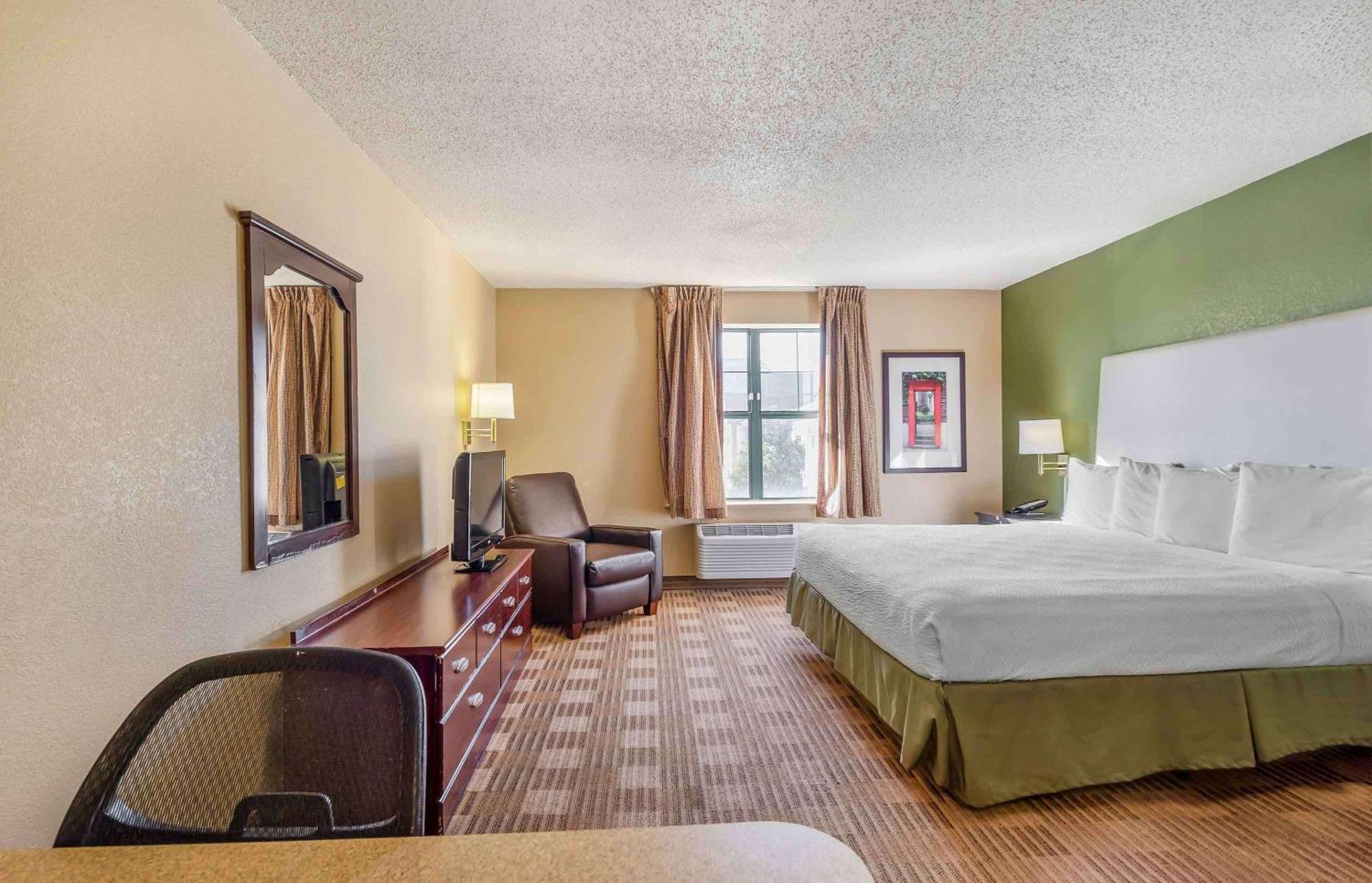 Extended Stay America Select Suites - Chicago - Даунерс-Гров Экстерьер фото